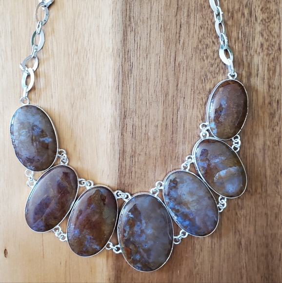New Oversized Seam Agate Silver Statement Necklace. - Picture 13 of 16
